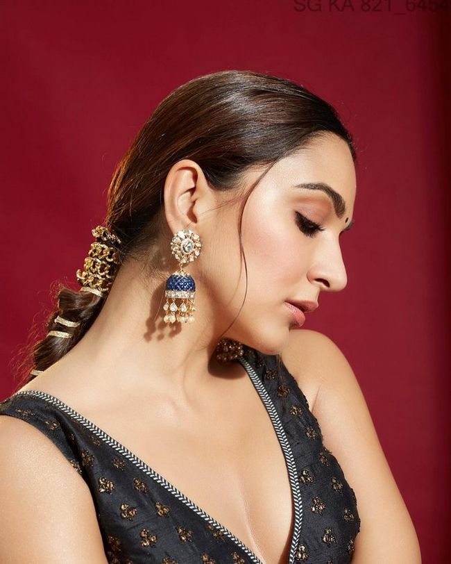 Scintillating Looks Of Kiara Advani In Black Saree Scintillating Looks Of Kiara Advani In Black Saree